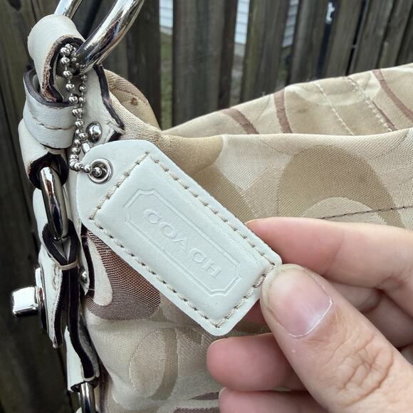 Coach Purse Carly Tote Bag Tan Jacquard C Pattern With White Leather Trim - Picture 6 of 16